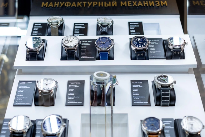 Ультрасовременные модели также представлены на стендах | Источник: «Молния»