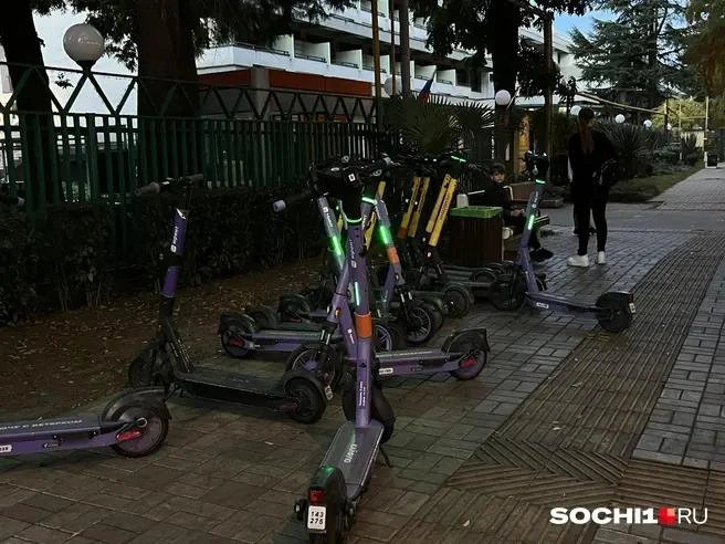 На самокаты, мощность которых превышает 250 Вт, нужны права | Источник: Анна Грицевич / SOCHI1.RU