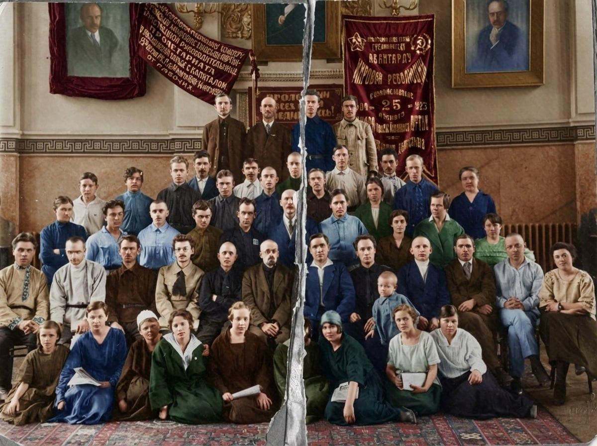 Сотрудники Самарского губкома РКП(б). 1925 год | Источник: фотофонд Самарского госархива социально-политической истории