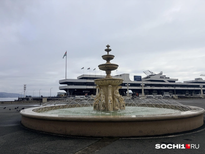Фонтаны в Сухуме работают и весной  | Источник: Анна Грицевич / SOCHI1.RU