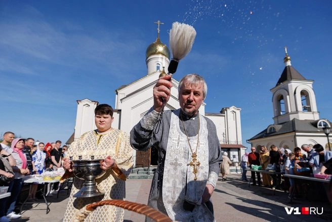 В Великую Субботу побывали в храме Сергия Радонежского, где было особенно многолюдно | Источник: Алексей Волхонский / V1.RU