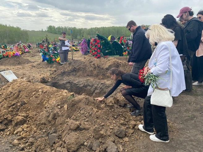 Проститься с артистом приехали из других городов и стран | Источник: Ирина Господаренко / NGS22.RU