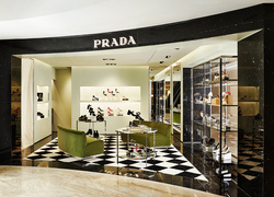 Prada открывает новый бутик в Москве
