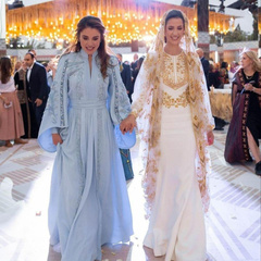 Вот и невеста: королева Рания поделилась фотографиями с девичника будущей невестки