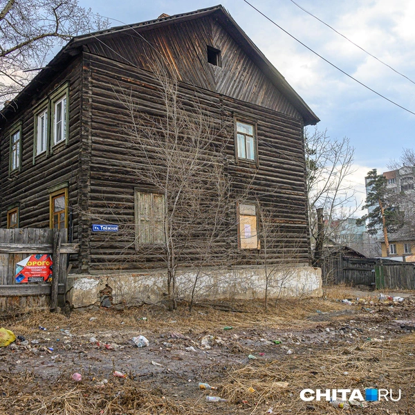 Коричневая дорожка от ворот до бункера | Источник: Олег Федоров / CHITA.RU