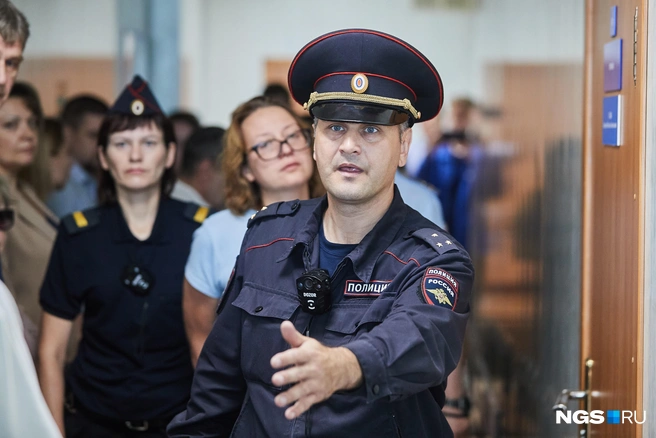 Если в деле о злоупотреблении должностными полномочиями обвиняемая есть, то дело о подделке подписей в Бердске возбудили в отношении неустановленного лица. Жители многоэтажки на Тульской пока вообще не являются потерпевшими: по их эпизоду работа в лучшем случае только началась | Источник: Александр Ощепков / NGS.ru