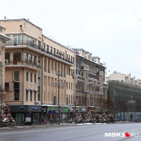 Прохожих на улице не очень много | Источник: Татьяна Спиридонова / MSK1.RU