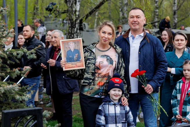 В Оренбурге впервые с 2022 года «Бессмертный полк» пройдет в очном формате | Источник: Ирина Шарова / 72.RU