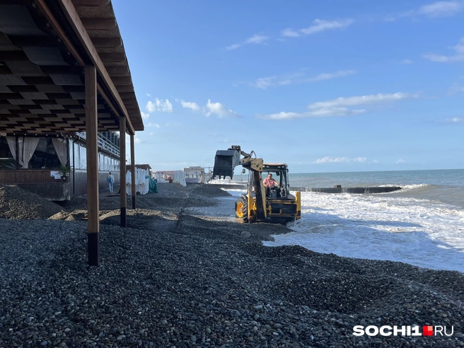В Сочи приводят пляжи в порядок  | Источник: Анна Грицевич / SOCHI1.RU
