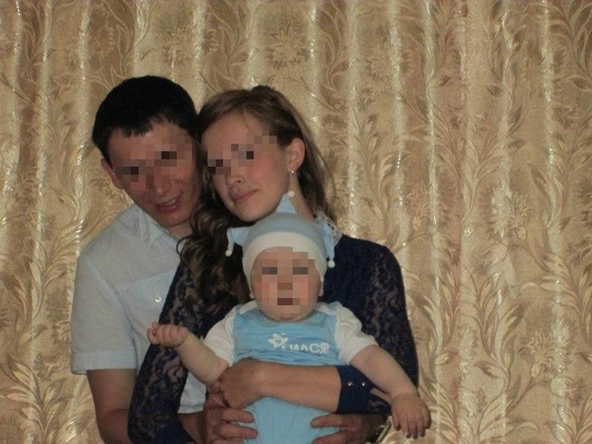 Пара с первенцем | Источник: соцсети Альмиры