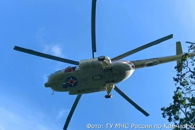 Пострадавшего охранника камчатской турбазы эвакуировали из леса на вертолёте