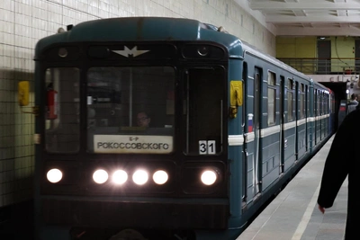 В метро выросли интервалы из-за человека на путях