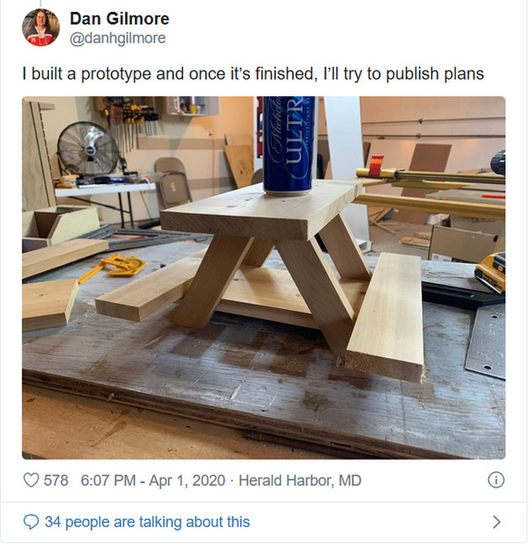 Мужчина построил обеденный стол для белок и запустил в Интернете новую моду