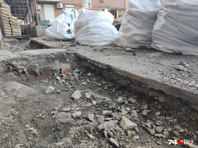 В этом месте Екатерина оступилась и упала  | Источник: читатель 74.RU