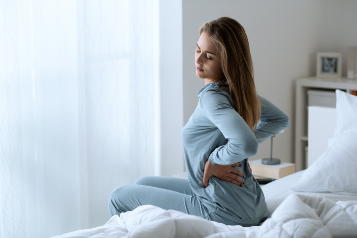 Невролог Климчук рассказала, какие болезни проявляются утренней болью в спине