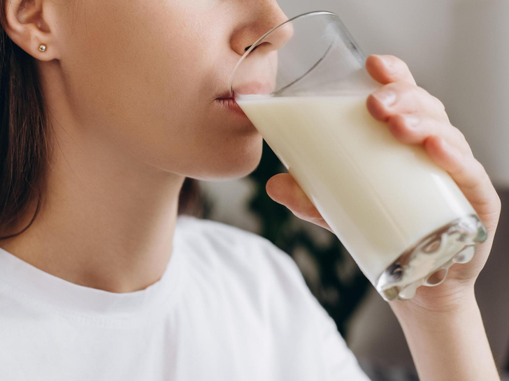 Почему нельзя разогревать молоко в микроволновке (и как делать это безопасно)
