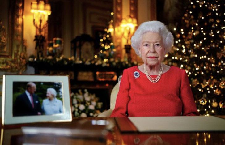 Фото №1 - Душераздирающе: королева Елизавета II с тоской вспоминает своего супруга — принца Филиппа в рождественском обращении