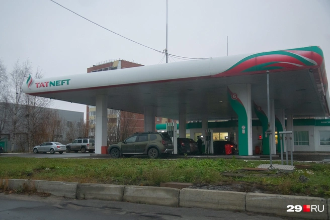 «Татнефть» сняла ограничения на продажу бензина и дизеля, но не все | Источник: Иван Митюшёв / 29.RU