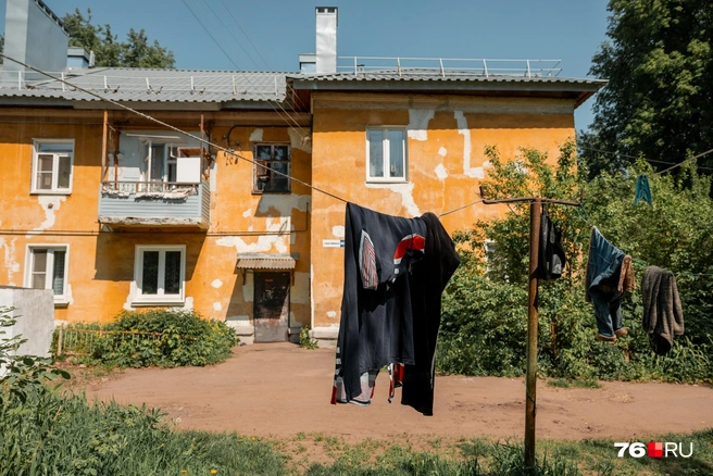 Местные жители сушат одежду на улице | Источник: Александр Куренной / 76.RU