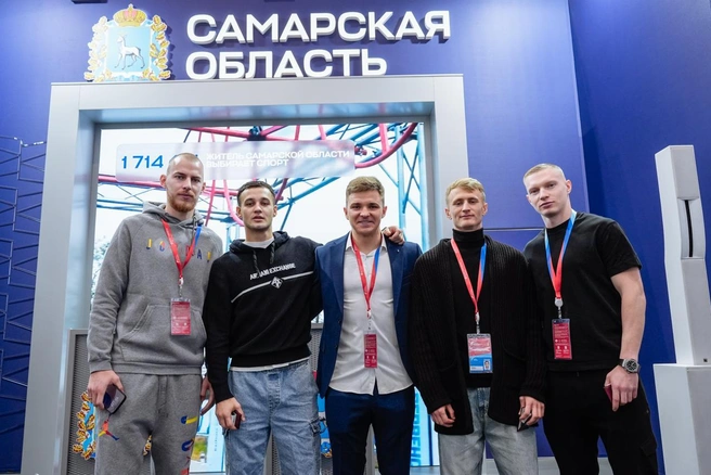 Вот они, пятеро красавчиков-спортсменов! | Источник: ПФК «Крылья Советов»