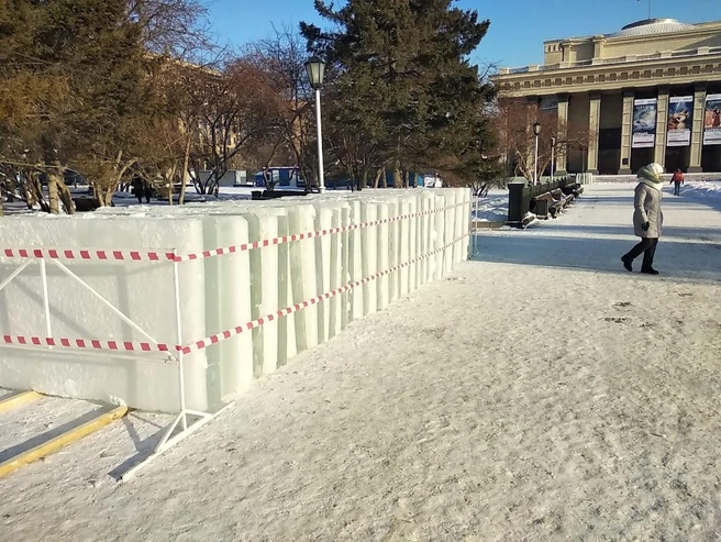 Ледяные плиты в Театральном сквере в 2019 году | Источник: Стас Соколов / NGS.RU