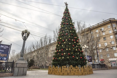 В Волгограде начали новогоднее оформление на 12 млн рублей
