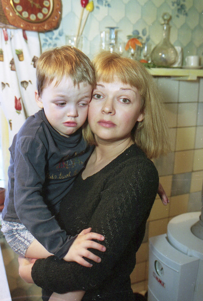 Валюшкина опекает взрослых детей, Селена Гомес уволила мать. Психолог о непонимании поколений