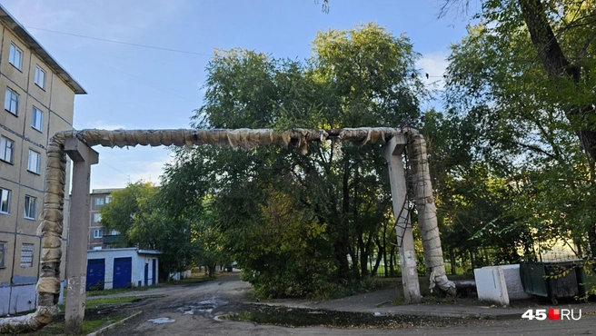 Эти трубы людям не нравятся | Источник: Дарья Никитченко / 45.RU