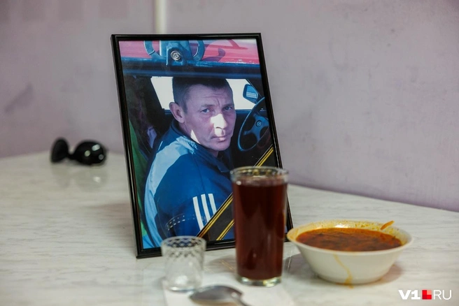 Попытку Сергея вытащить сожительницу из горящего дома на похоронах неоднократно обсуждали | Источник: Алексей Волхонский / V1.RU