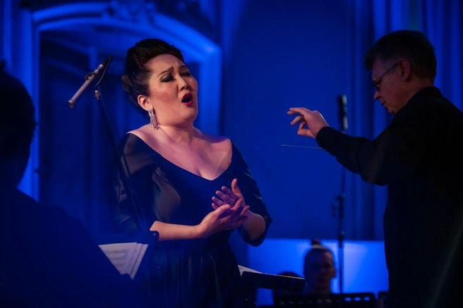 Диапазон оперной певицы составляет две октавы | Источник: Аюна Базаргуруева