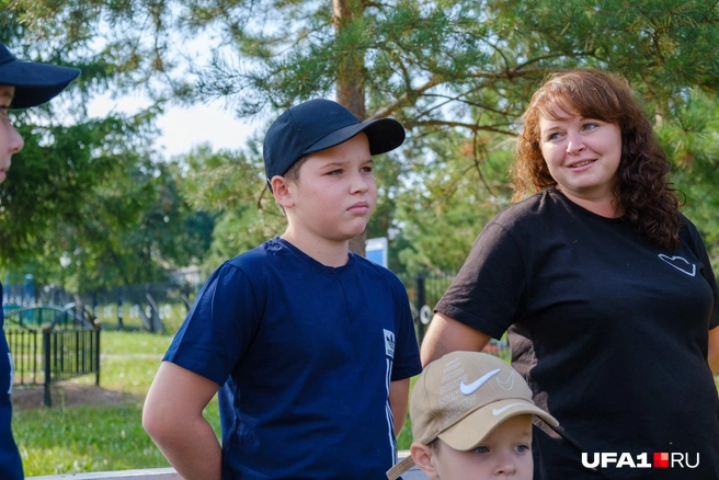 А они ведь еще и одеты одинаково | Источник: Булат Салихов / UFA1.RU