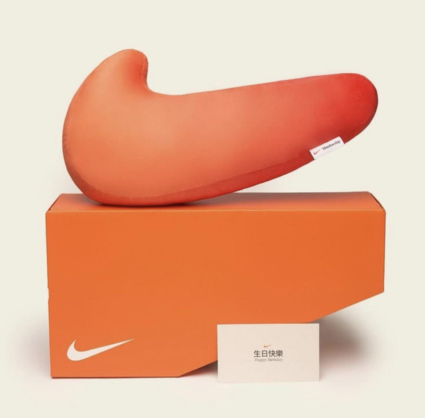 Почему все обсуждают подушку от Nike?