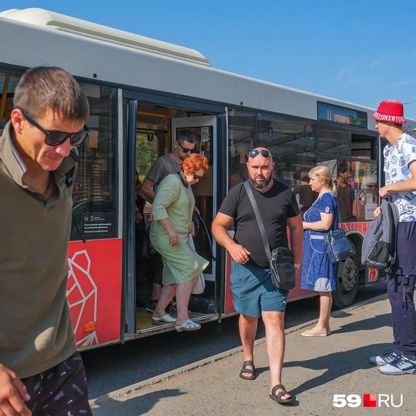 Вышло много людей, видно, что в салоне достаточно много места | Источник: Тимофей Калмаков / 59.RU