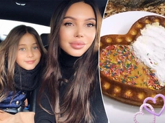 8-летняя Ариела самостоятельно испекла пирог для мамы Оксаны Самойловой и сестры Майи