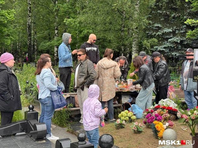 Родные накрыли стол и помянули певицу | Источник: корреспондент MSK1.RU