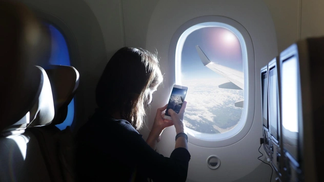 Почему иллюминаторы в самолетах и на кораблях всегда округлые