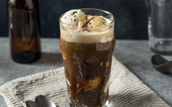 В Лондоне начали подавать милкшейк из Guinness'а, мороженого и взбитых сливок. Шоколадный торт идет в комплекте
