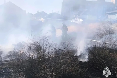 В Элисте ликвидировали возгорание сухой травы
