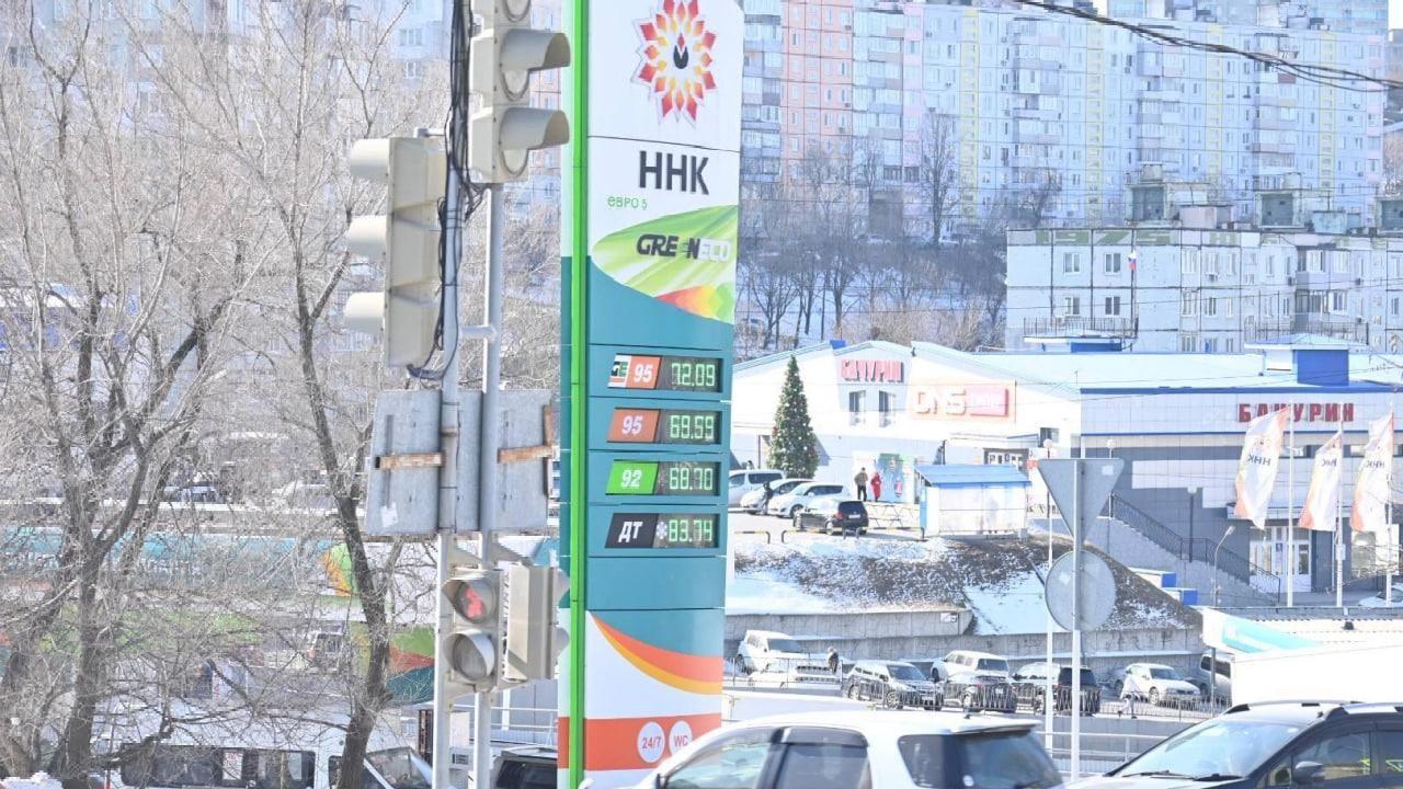 Слева 2025 год, справа - наши дни