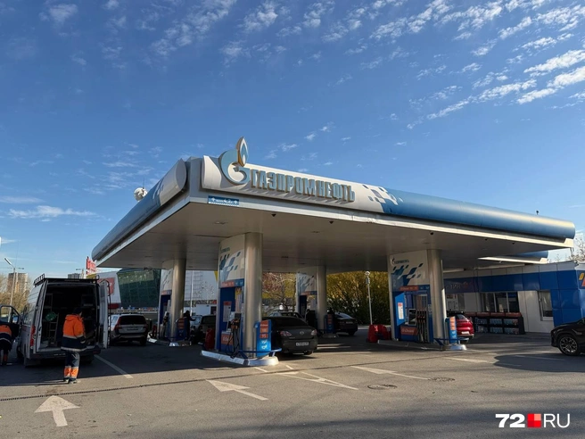 В Тюмени растут цены на бензин. Мы решили спросить у экспертов, подорожают ли другие товары и услуги из-за этого | Источник: Анастасия Малышкина / 72.RU