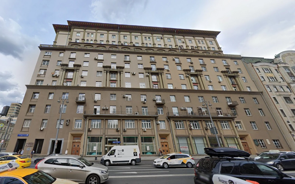 Семья антиквара владела помещениями в 500 квадратов в этом доме на улице Тверской-Ямской в Москве у Белорусского вокзала | Источник: Google Карты