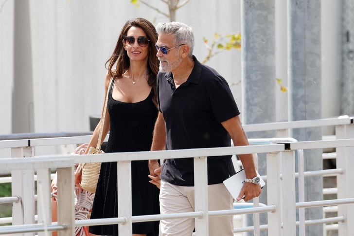 Сентябрь в Венеции: Амаль Клуни в черном трикотажном платье заставляет сердце Джорджа биться чаще