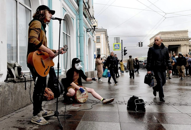 «Как в параллельной вселенной». Депутаты задумались, нужно ли менять закон об уличных музыкантах после задержания группы «Стоптайм» | Источник: Александр Коряков / Коммерсантъ