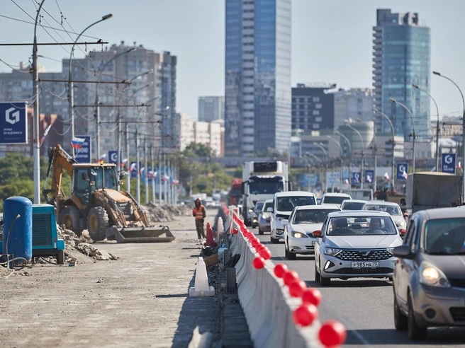 Водителей предупреждают о новом скоростном лимите на Димитровском мосту | Источник: Александр Ощепков / NGS.RU
