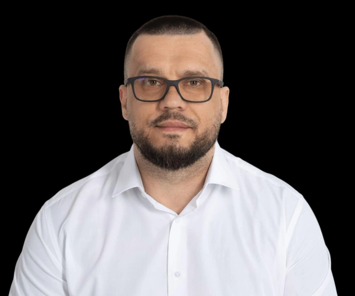 Максим Антонов