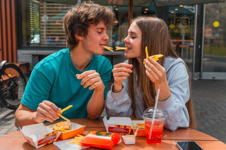 Оказалось, что в России девушки взрослеют раньше парней: назван конкретный возраст для тех и других | Источник: Ivanova Ksenia via Shutterstock/Fotodom.ru