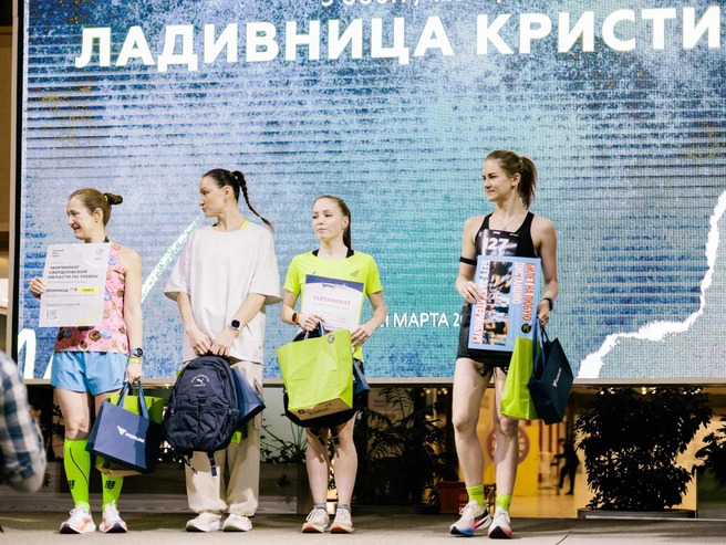 Вручали спортивные подарки и призы. | Источник: Ксения Чусовитина