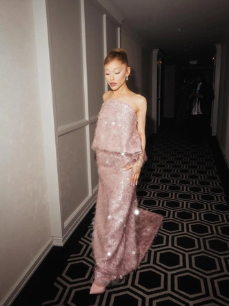 Пьерпаоло Пиччоли представил первую кутюрную работу для Balenciaga — музой стала Ариана Гранде