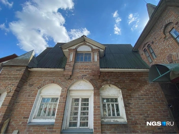 Увидеть популярную часть «чешского домика» можно, если свернуть с улицы Инской | Источник: Анастасия Хрипушина/NGS.RU