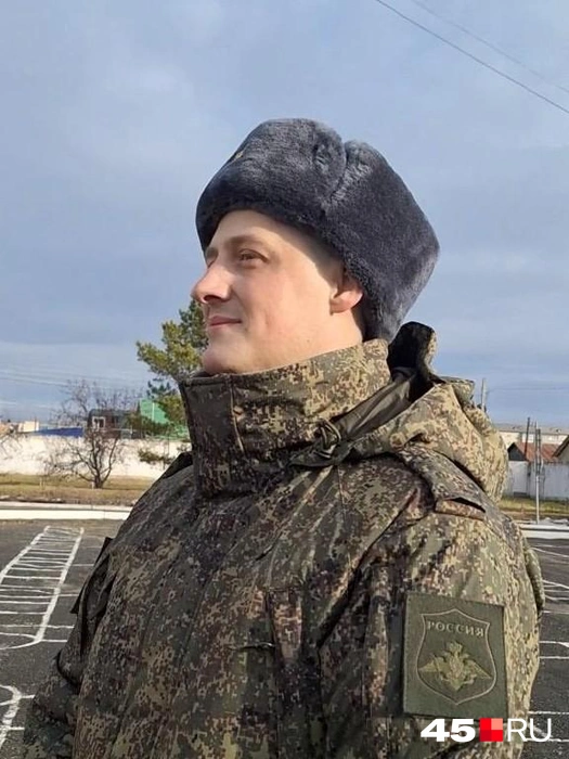 Григорий Искандеров в свои 28 лет обслуживал пожарную сигнализацию. Его возвращения со службы ждут жена и дочь | Источник: Александр Лисихин / 45.ru